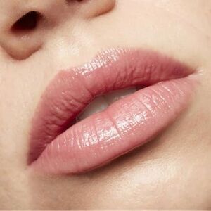 Revolution Makeup Lipgloss In Cookies & Cream- Nude Pink